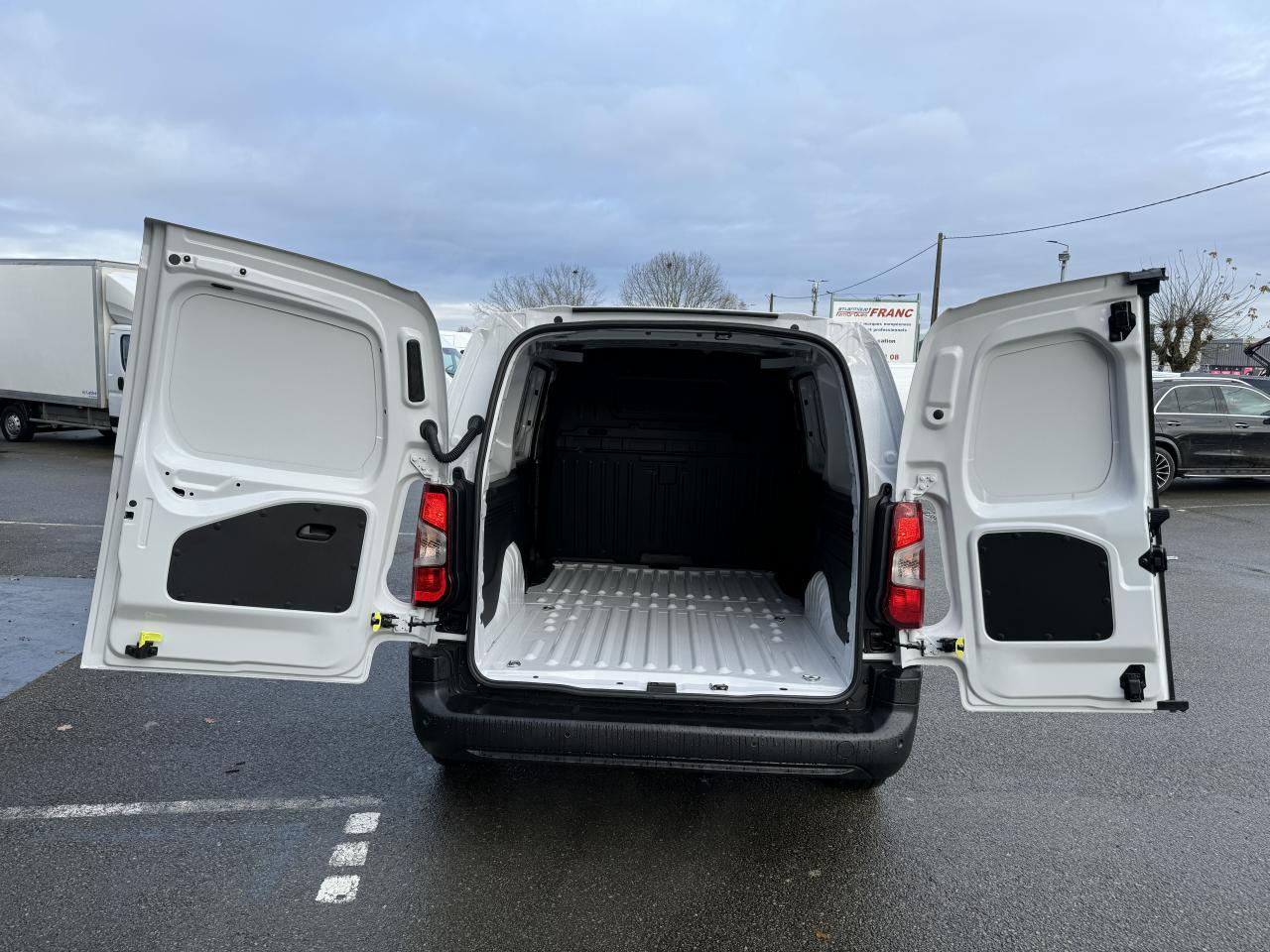 FIAT Doblo XL 950KG 1.5 BlueHDi S&S - 130 - BV EAT8 III FOURGON Fourgon XL PHASE 2 - Товарен бус: снимка 4 FIAT Doblo XL 950KG 1.5 BlueHDi S&S - 130 - BV EAT8 III FOURGON Fourgon XL PHASE 2 - Товарен бус: снимка 4
