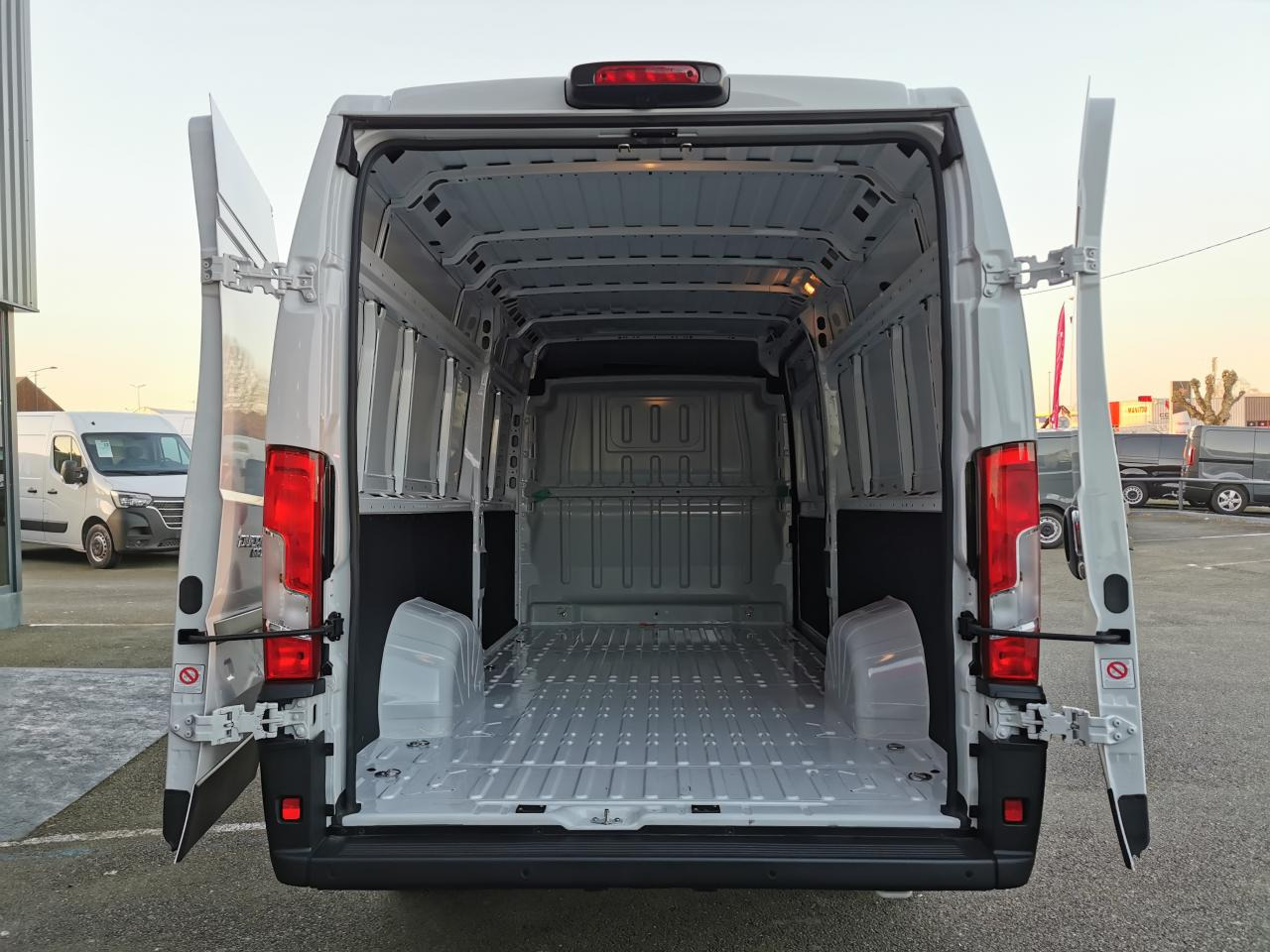 FIAT Ducato Tôlé Maxi 3.5 XL H2 2.2 - 140 S&S III FOURGON TOLE Fourgon Tôlé - Товарен бус: снимка 3 FIAT Ducato Tôlé Maxi 3.5 XL H2 2.2 - 140 S&S III FOURGON TOLE Fourgon Tôlé - Товарен бус: снимка 3