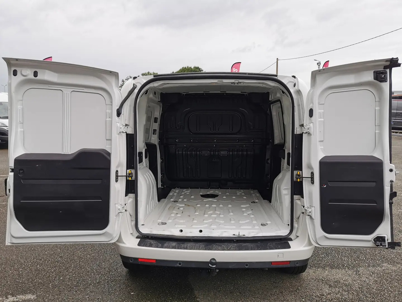 Fiat Doblo Cargo 1.3 MULTIJET 95CH PACK PRO NAV E6D - Малък ван: снимка 3 Fiat Doblo Cargo 1.3 MULTIJET 95CH PACK PRO NAV E6D - Малък ван: снимка 3