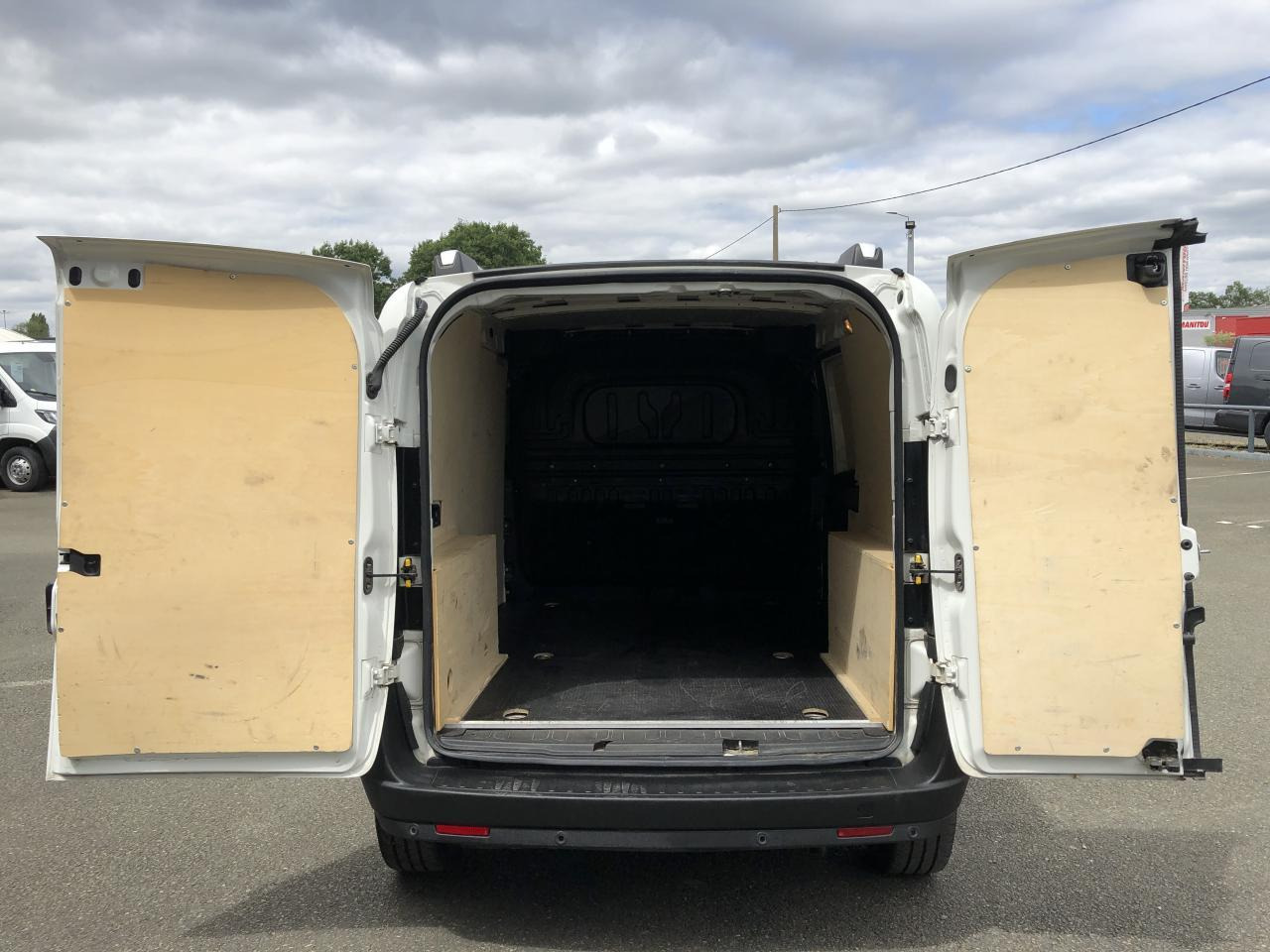 Fiat Doblo Cargo MAXI 1.6 MULTIJET 105CH 1005KG BUSINESS - Товарен бус: снимка 2 Fiat Doblo Cargo MAXI 1.6 MULTIJET 105CH 1005KG BUSINESS - Товарен бус: снимка 2