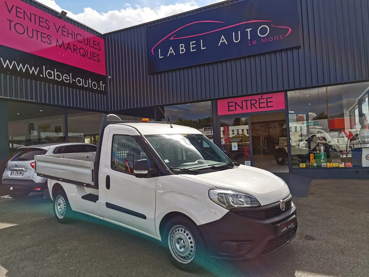 Fiat Doblo Cargo WORK UP MAXI 1.6 MULTIJET 105CH PRO LOUNGE - Бордови бус: снимка 1 Fiat Doblo Cargo WORK UP MAXI 1.6 MULTIJET 105CH PRO LOUNGE - Бордови бус: снимка 1