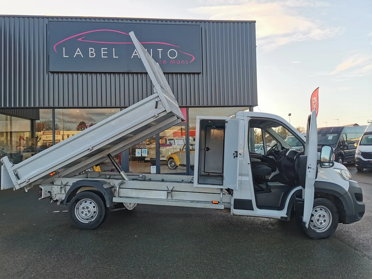 Fiat Ducato 3.5 MAXI L 2.3 MULTIJET 160CH ACIER PACK PRO NAV + COFFRE JPM E6D - Бус самосвал: снимка 1 Fiat Ducato 3.5 MAXI L 2.3 MULTIJET 160CH ACIER PACK PRO NAV + COFFRE JPM E6D - Бус самосвал: снимка 1