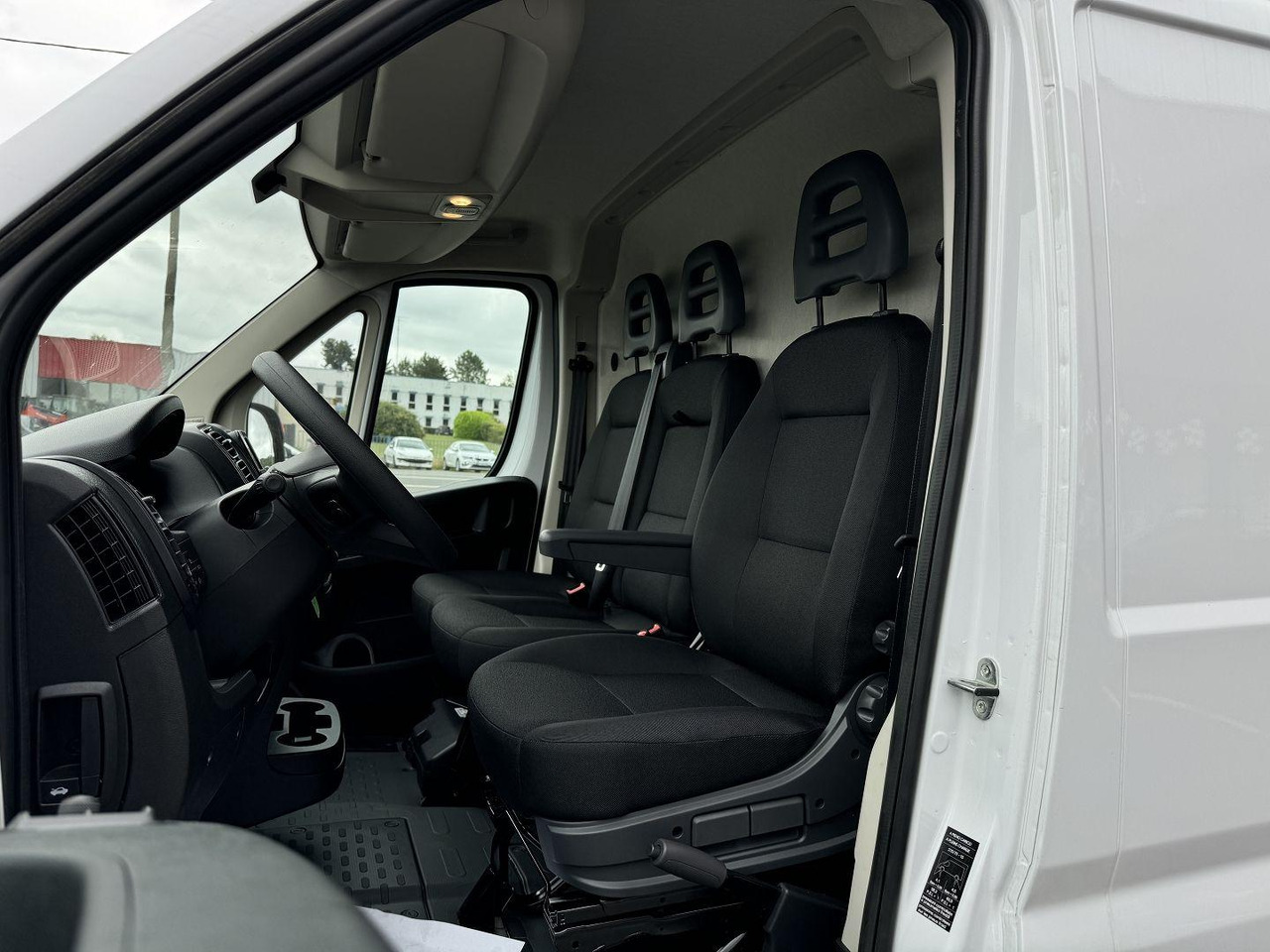 Fiat Ducato LH2 3.5 140CH S&S - Товарен бус: снимка 4 Fiat Ducato LH2 3.5 140CH S&S - Товарен бус: снимка 4