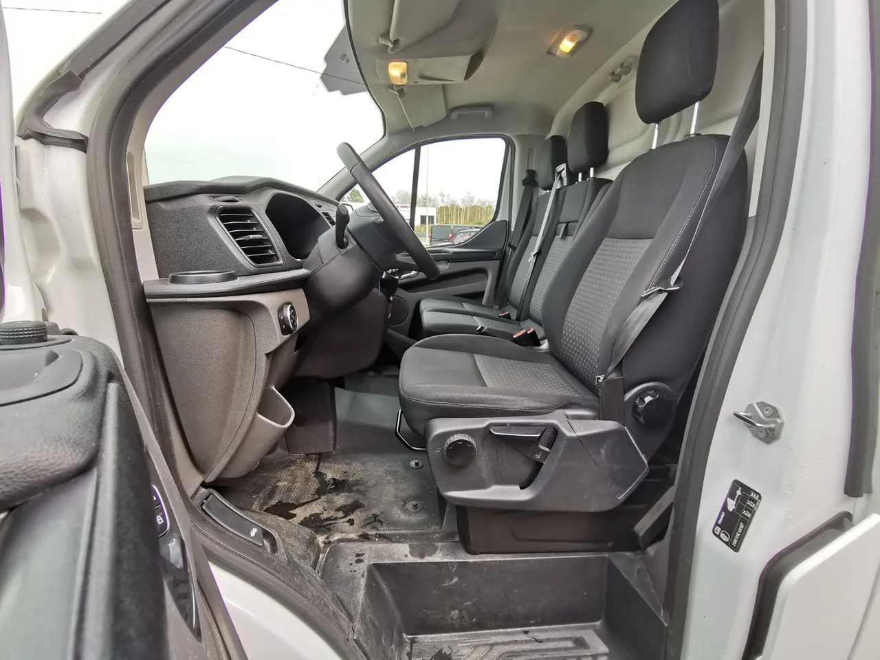 Ford Transit Custom 300 L2H1 2.0 ECOBLUE 130 HYBRID TREND BUSINESS - Товарен бус: снимка 5 Ford Transit Custom 300 L2H1 2.0 ECOBLUE 130 HYBRID TREND BUSINESS - Товарен бус: снимка 5