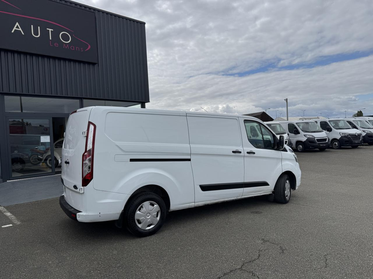 Ford Transit Custom 300 L2H1 2.0 ECOBLUE 130 HYBRID TREND BUSINESS - Товарен бус: снимка 5 Ford Transit Custom 300 L2H1 2.0 ECOBLUE 130 HYBRID TREND BUSINESS - Товарен бус: снимка 5