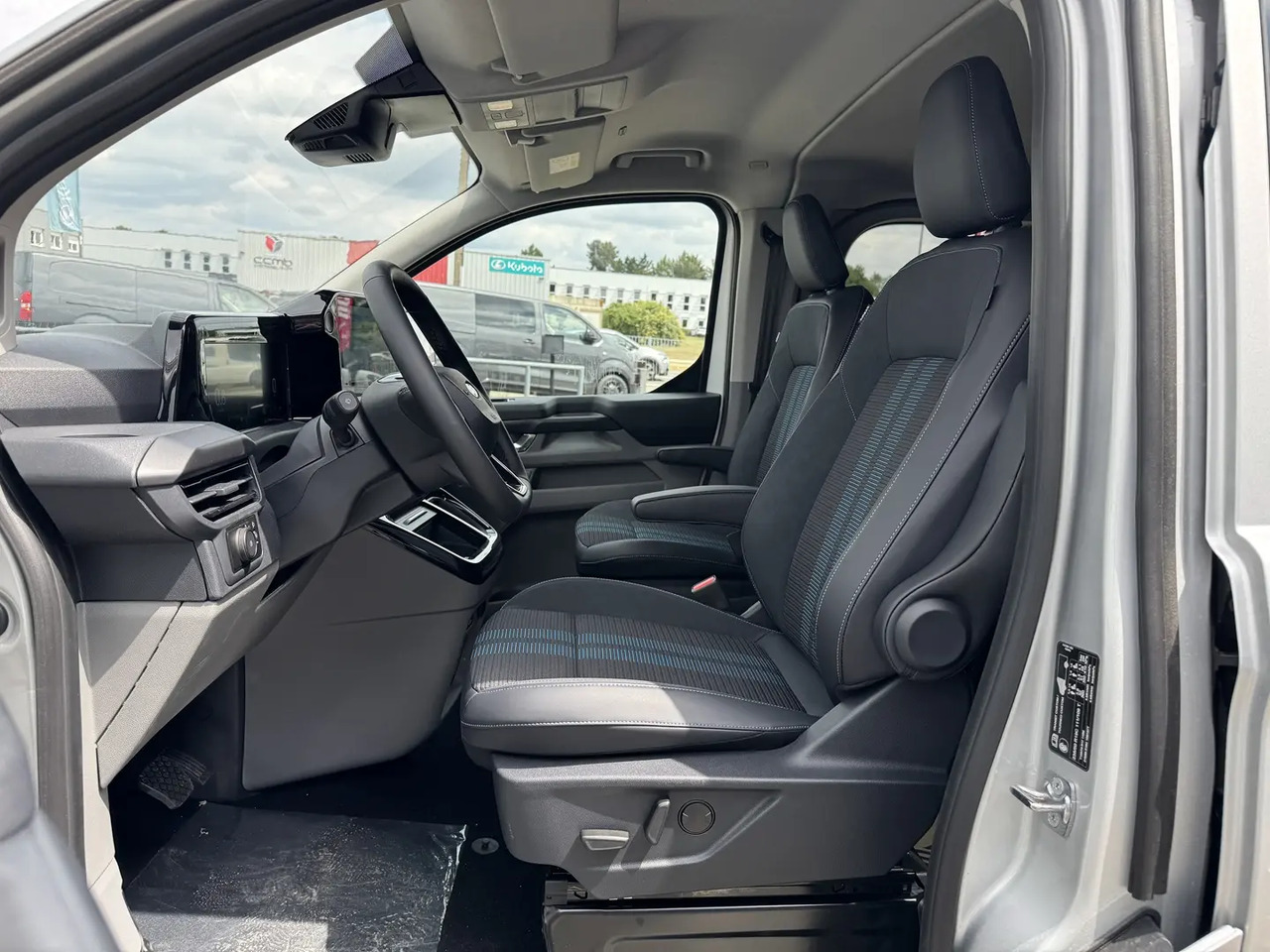 Ford Transit Custom 320 L1H1 2.0 ECOBLUE 170CH CABINE APPROFONDIE SPORT BVA8 - Бус с двойна кабина: снимка 4 Ford Transit Custom 320 L1H1 2.0 ECOBLUE 170CH CABINE APPROFONDIE SPORT BVA8 - Бус с двойна кабина: снимка 4