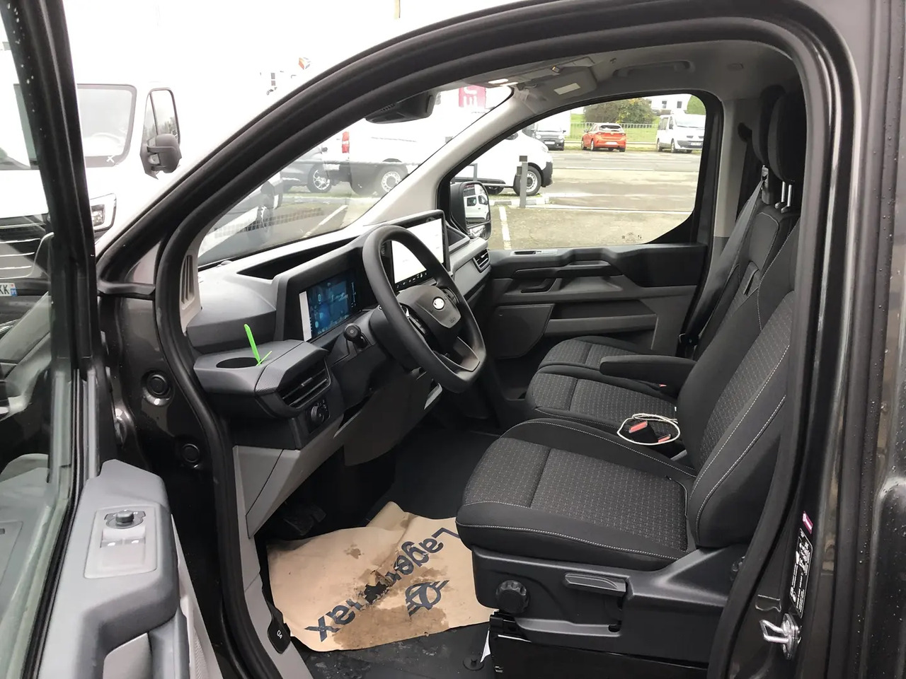 Ford Transit Custom 320 L2H1 2.0 ECOBLUE 170CH TREND BVA8 - Товарен бус: снимка 4 Ford Transit Custom 320 L2H1 2.0 ECOBLUE 170CH TREND BVA8 - Товарен бус: снимка 4
