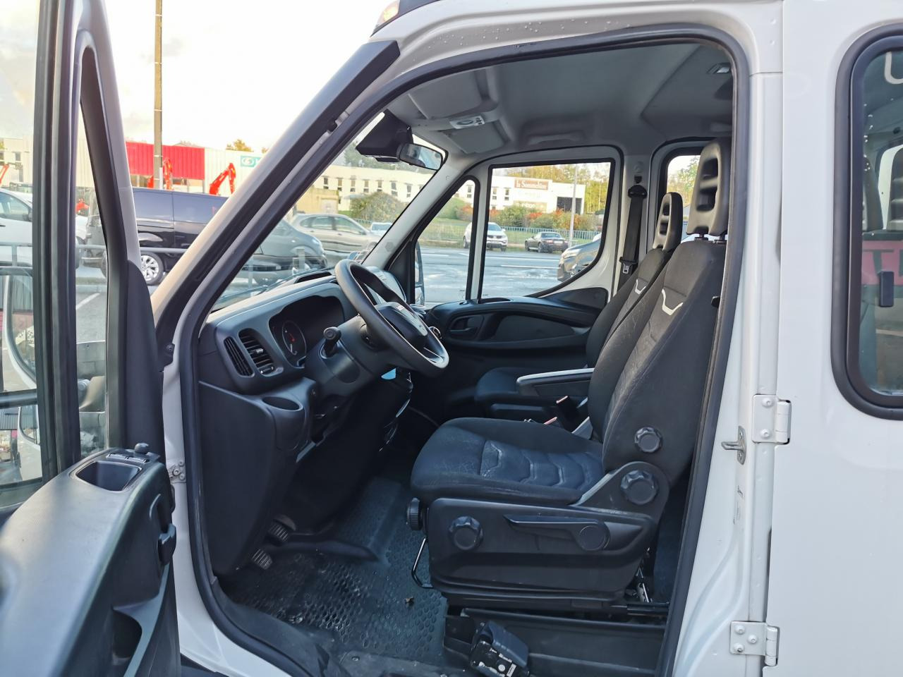 IVECO daily 35C14 BENNE COFFRE DOUBLE CABINE 6 places - Бус самосвал: снимка 5 IVECO daily 35C14 BENNE COFFRE DOUBLE CABINE 6 places - Бус самосвал: снимка 5