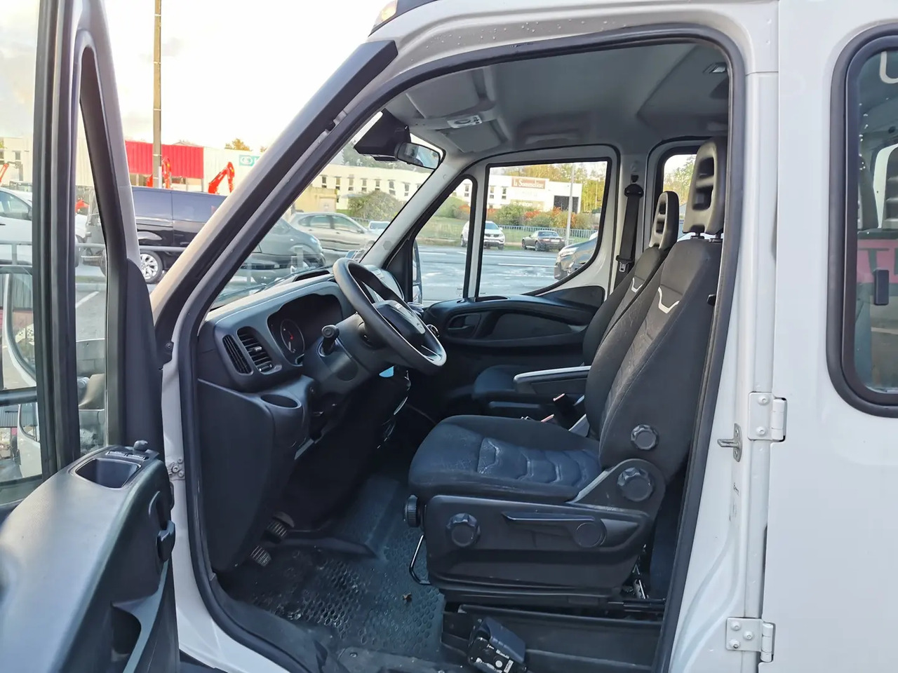 Iveco Daily 35C14 EMPATTEMENT 3750 - Бус самосвал: снимка 5 Iveco Daily 35C14 EMPATTEMENT 3750 - Бус самосвал: снимка 5