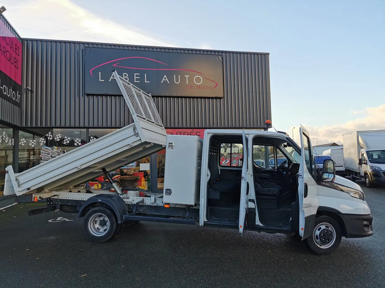 Iveco Daily 35C14 EMPATTEMENT 3750 - Бус самосвал: снимка 1 Iveco Daily 35C14 EMPATTEMENT 3750 - Бус самосвал: снимка 1