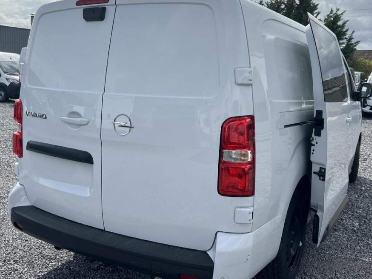 OPEL Vivaro XL 2.0 BlueHDi - 180 - BV EAT8 S&S CABINE APPROFONDIE 2019 Fourgon Cabine approfondie Fi - Товарен бус: снимка 3 OPEL Vivaro XL 2.0 BlueHDi - 180 - BV EAT8 S&S CABINE APPROFONDIE 2019 Fourgon Cabine approfondie Fi - Товарен бус: снимка 3