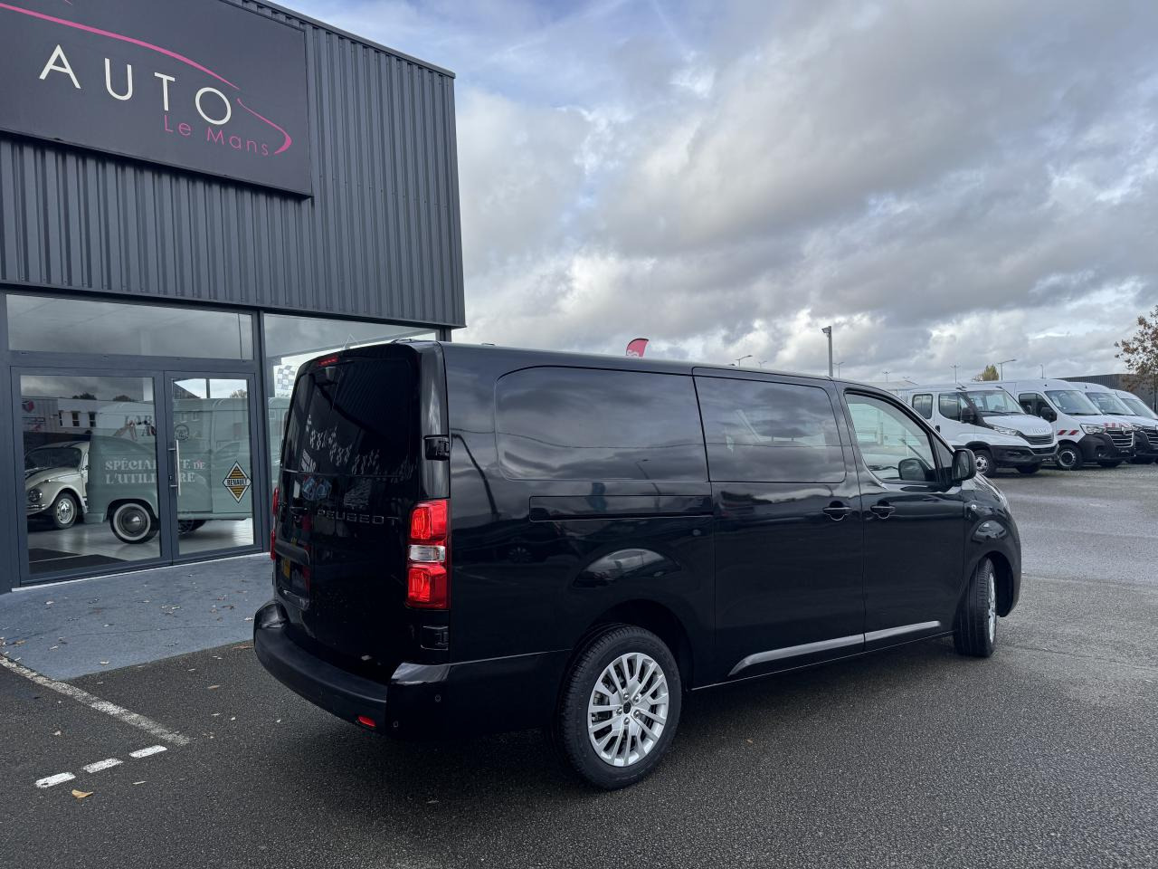 PEUGEOT Expert XL 2.0 BlueHDi - 180 S&S - BV EAT8 III CABINE APPROFONDIE Fourgon Cabine approfondie Fix - Товарен бус: снимка 5 PEUGEOT Expert XL 2.0 BlueHDi - 180 S&S - BV EAT8 III CABINE APPROFONDIE Fourgon Cabine approfondie Fix - Товарен бус: снимка 5