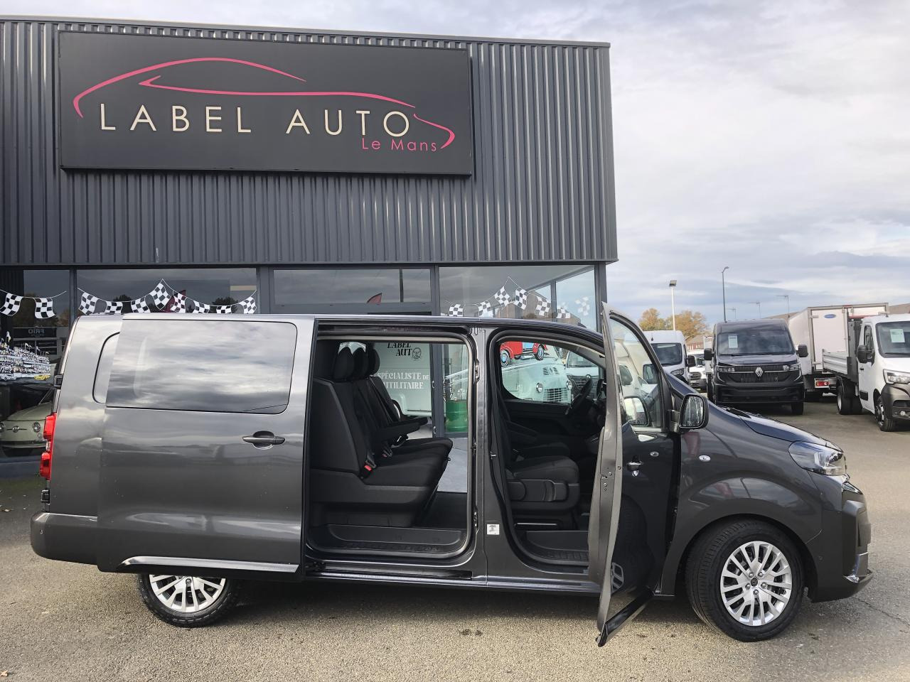 PEUGEOT Expert XL 2.0 BlueHDi - 180 S&S - BV EAT8 III CABINE APPROFONDIE Fourgon Cabine approfondie Fix - Товарен бус: снимка 3 PEUGEOT Expert XL 2.0 BlueHDi - 180 S&S - BV EAT8 III CABINE APPROFONDIE Fourgon Cabine approfondie Fix - Товарен бус: снимка 3