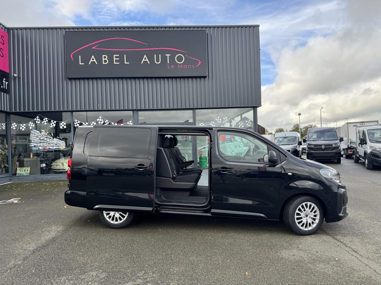 PEUGEOT Expert XL 2.0 BlueHDi - 180 S&S - BV EAT8 III CABINE APPROFONDIE Fourgon Cabine approfondie Fix - Товарен бус: снимка 4 PEUGEOT Expert XL 2.0 BlueHDi - 180 S&S - BV EAT8 III CABINE APPROFONDIE Fourgon Cabine approfondie Fix - Товарен бус: снимка 4