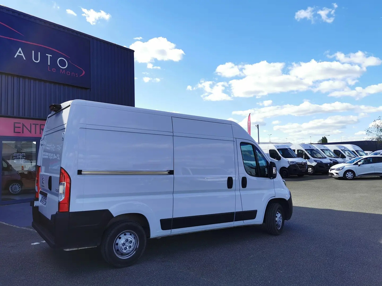 Peugeot Boxer 333 L2H2 2.2 BLUEHDI S&S 140CH ASPHALT - Товарен бус: снимка 5 Peugeot Boxer 333 L2H2 2.2 BLUEHDI S&S 140CH ASPHALT - Товарен бус: снимка 5