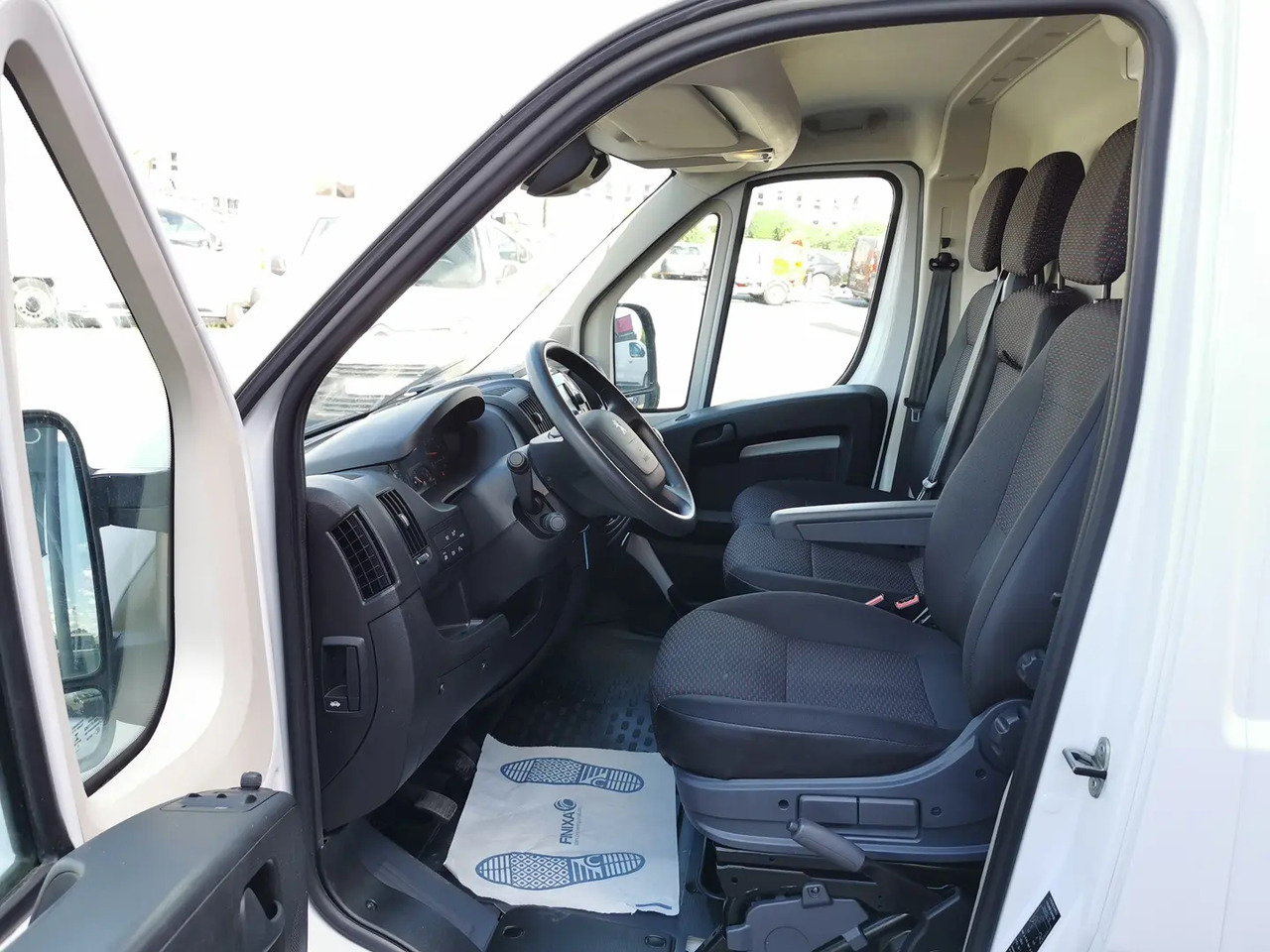 Peugeot Boxer 333 L2H2 2.2 BLUEHDI S&S 140CH ASPHALT - Товарен бус: снимка 5 Peugeot Boxer 333 L2H2 2.2 BLUEHDI S&S 140CH ASPHALT - Товарен бус: снимка 5