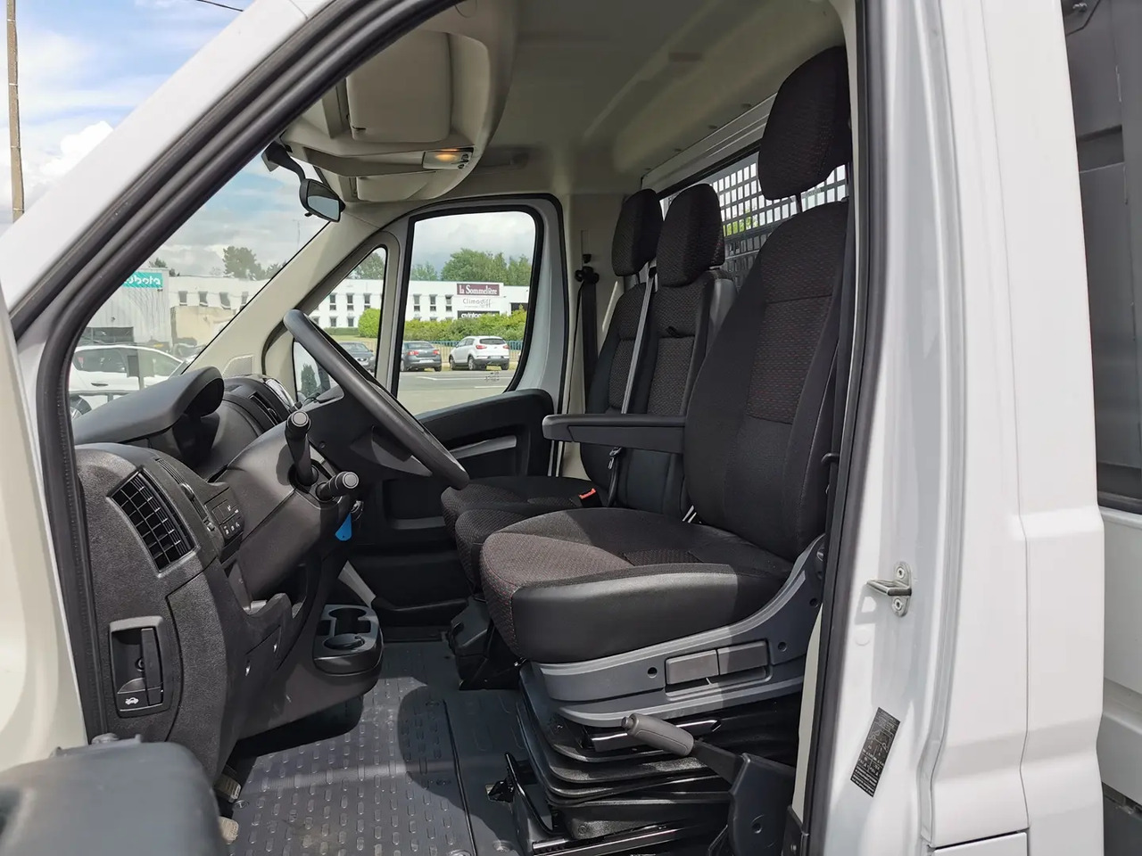 Peugeot Boxer 435 L4 2.2 BLUEHDI 140 S&S PRO SR - Бордови бус: снимка 5 Peugeot Boxer 435 L4 2.2 BLUEHDI 140 S&S PRO SR - Бордови бус: снимка 5