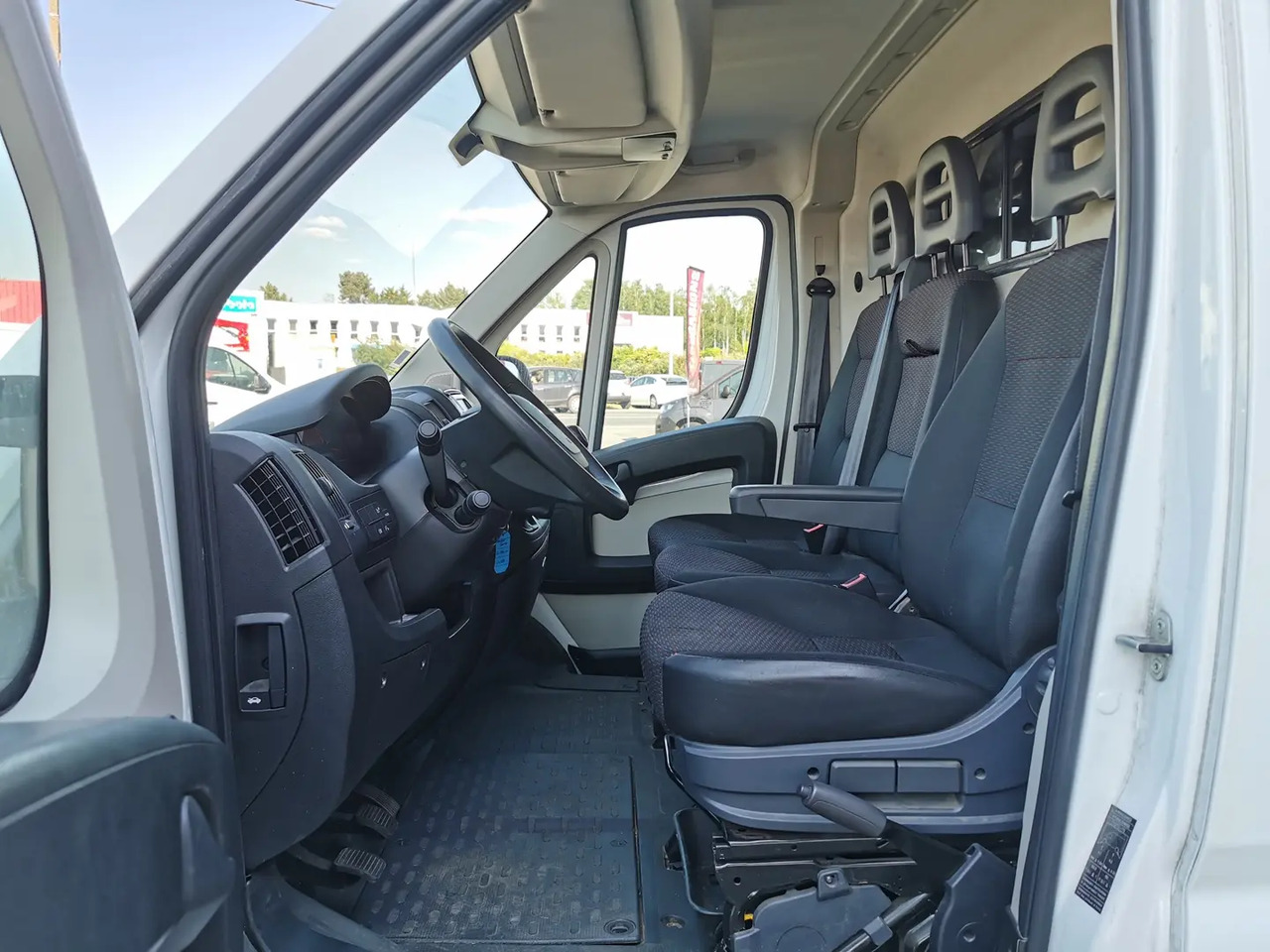 Peugeot Boxer L3H2 3.5 140CH BLUEHDI S&S PACK ASPHALT CONNECT - Товарен бус: снимка 4 Peugeot Boxer L3H2 3.5 140CH BLUEHDI S&S PACK ASPHALT CONNECT - Товарен бус: снимка 4