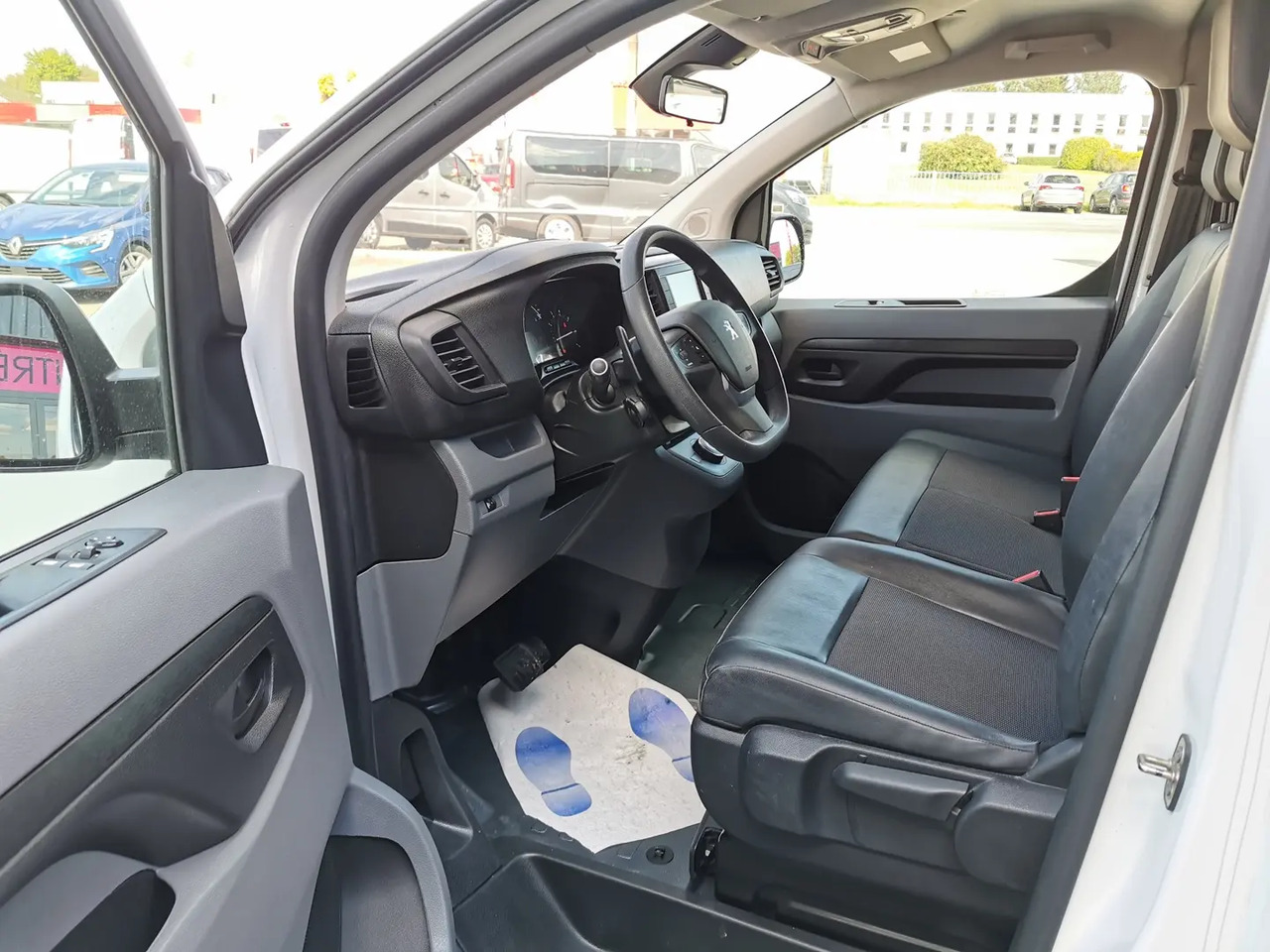 Peugeot Expert LONG 2.0 BLUEHDI 180CH S&S ASPHALT EAT8 - Товарен бус: снимка 4 Peugeot Expert LONG 2.0 BLUEHDI 180CH S&S ASPHALT EAT8 - Товарен бус: снимка 4