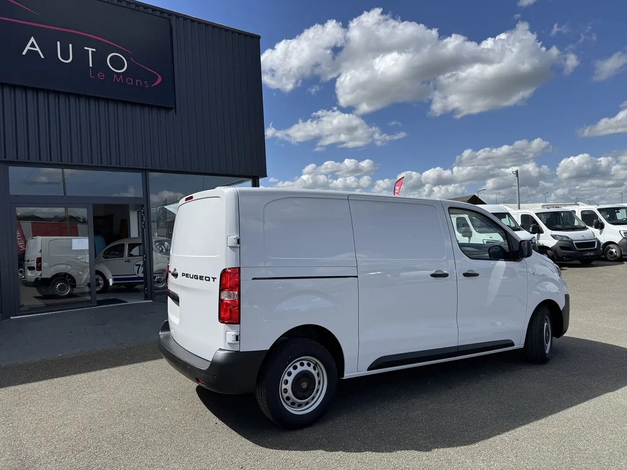 Peugeot Expert M 2.0 BLUEHDI 145CH PACK PREMIUM CONNECT - Товарен бус: снимка 5 Peugeot Expert M 2.0 BLUEHDI 145CH PACK PREMIUM CONNECT - Товарен бус: снимка 5