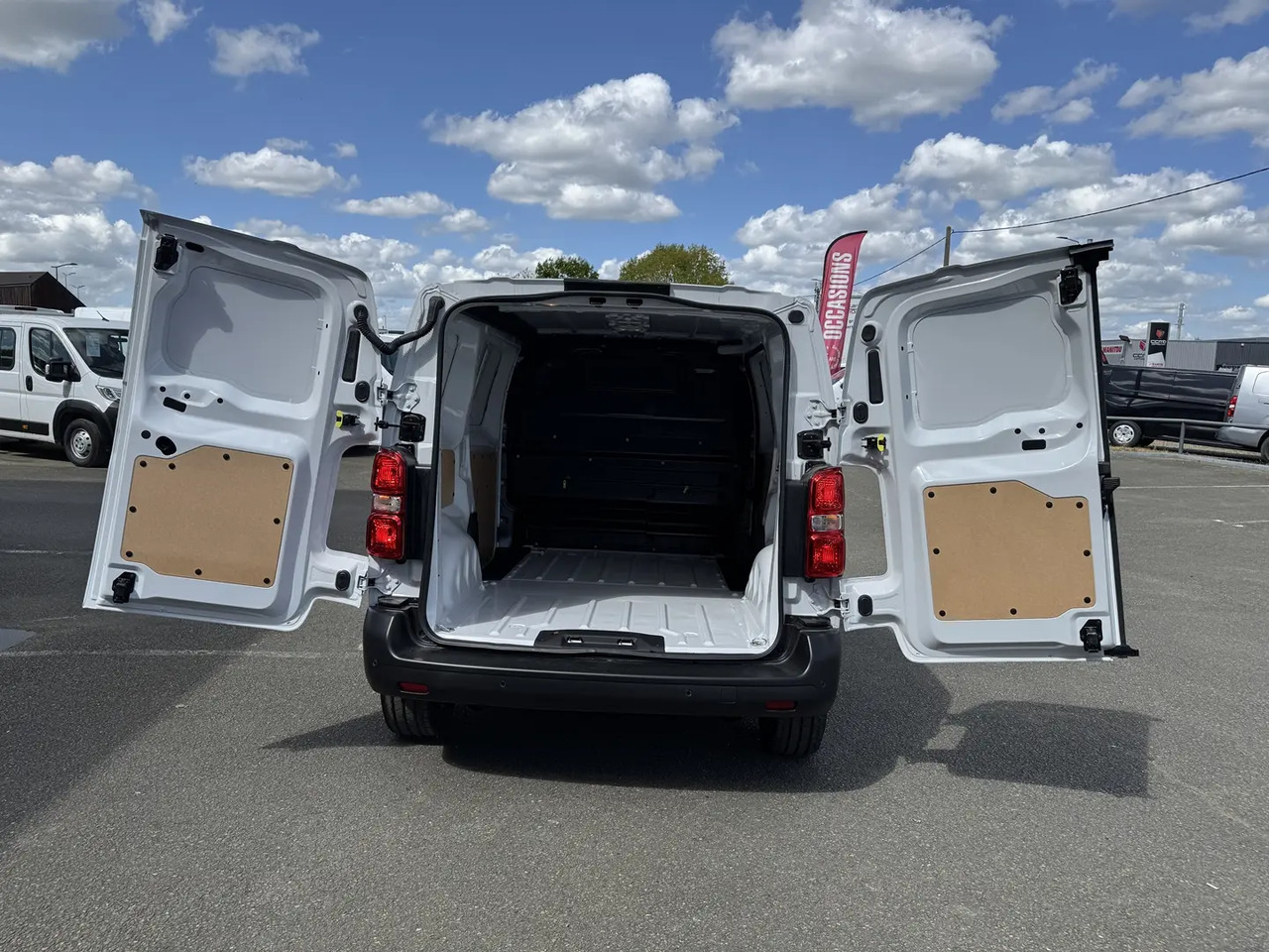 Peugeot Expert M 2.0 BLUEHDI 145CH PACK PREMIUM CONNECT - Товарен бус: снимка 3 Peugeot Expert M 2.0 BLUEHDI 145CH PACK PREMIUM CONNECT - Товарен бус: снимка 3