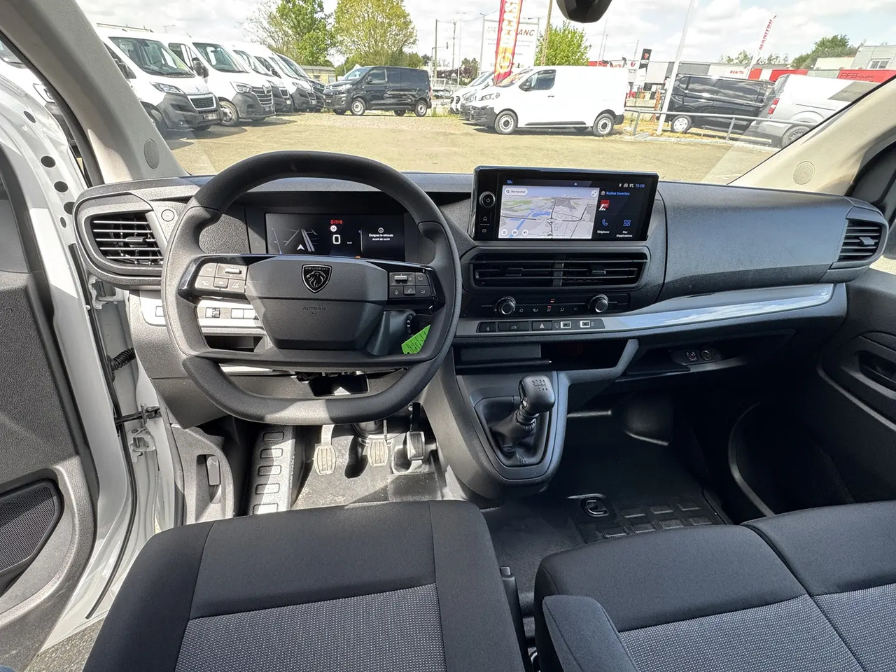 Peugeot Expert M 2.0 BLUEHDI 145CH PACK PREMIUM CONNECT - Товарен бус: снимка 4 Peugeot Expert M 2.0 BLUEHDI 145CH PACK PREMIUM CONNECT - Товарен бус: снимка 4