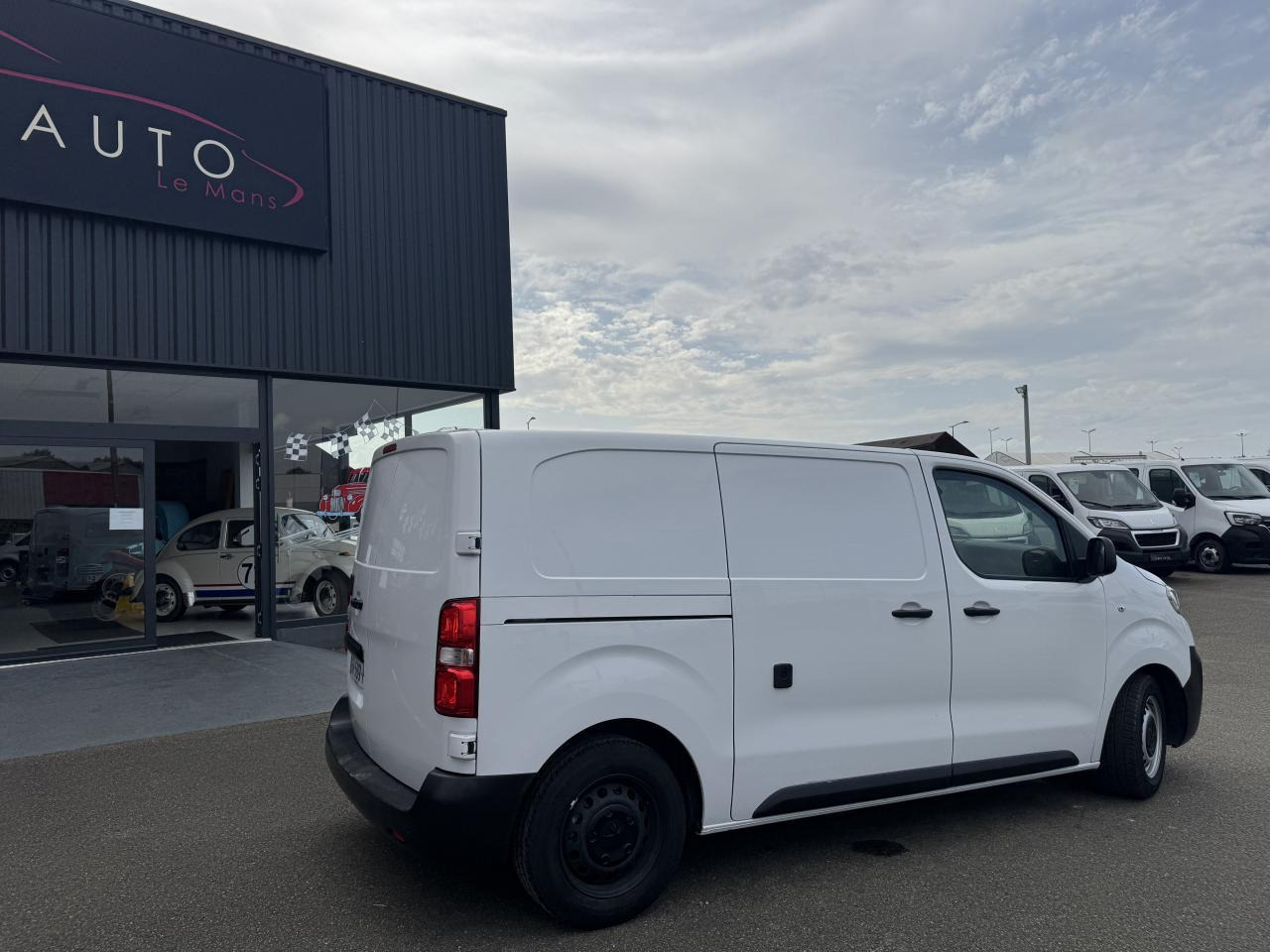 Peugeot Expert STANDARD 2.0 BLUEHDI 180CH S&S ASPHALT EAT8 - Товарен бус: снимка 5 Peugeot Expert STANDARD 2.0 BLUEHDI 180CH S&S ASPHALT EAT8 - Товарен бус: снимка 5