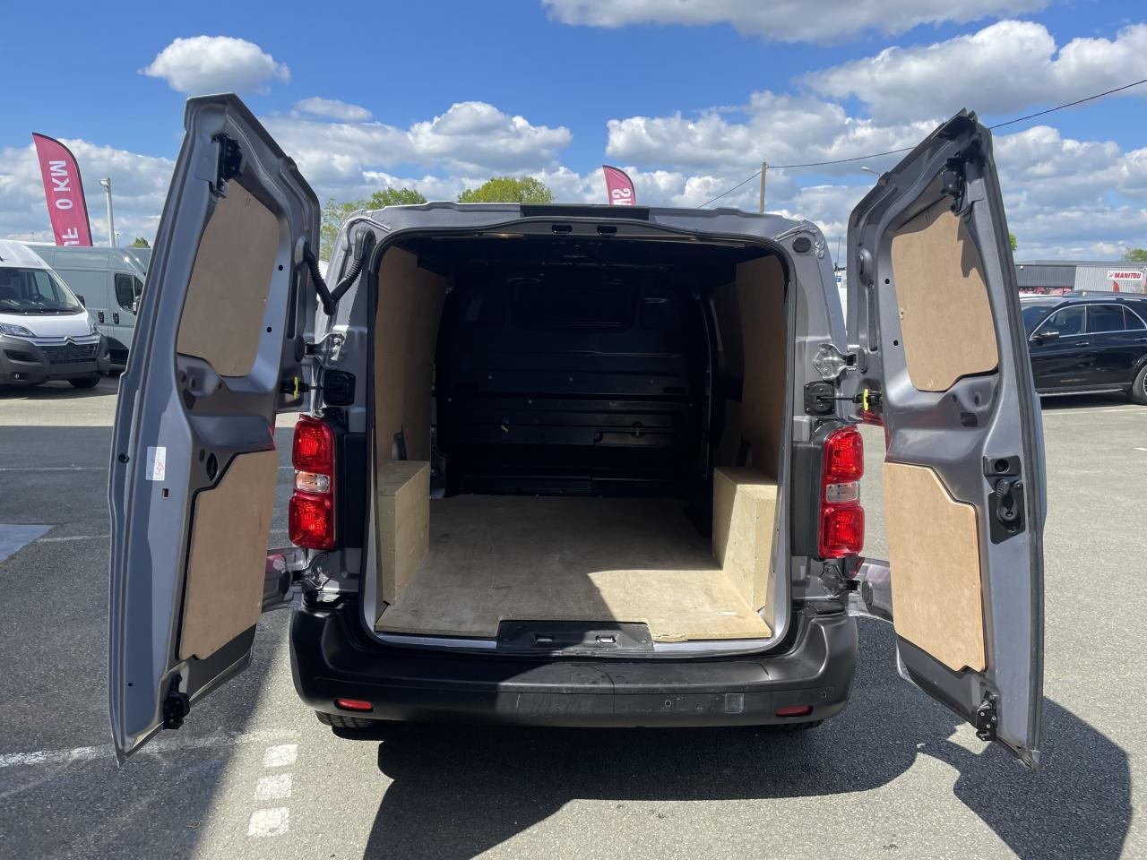 Peugeot Expert Standard 2.0 BlueHDI -180CH EAT8 ASPHALT - Товарен бус: снимка 3 Peugeot Expert Standard 2.0 BlueHDI -180CH EAT8 ASPHALT - Товарен бус: снимка 3