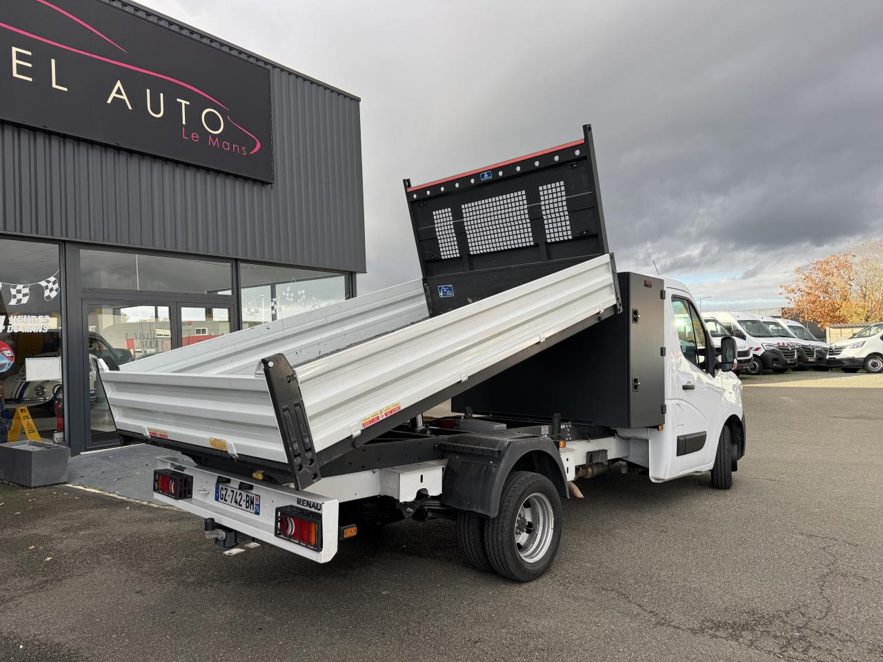 RENAULT Master Confort R3500RJ L3 2.3 dCi - 145 III TRANSPORTS SPECIFIQUES BENNE Benne Basculante + Coffre - Бус самосвал: снимка 1 RENAULT Master Confort R3500RJ L3 2.3 dCi - 145 III TRANSPORTS SPECIFIQUES BENNE Benne Basculante + Coffre - Бус самосвал: снимка 1