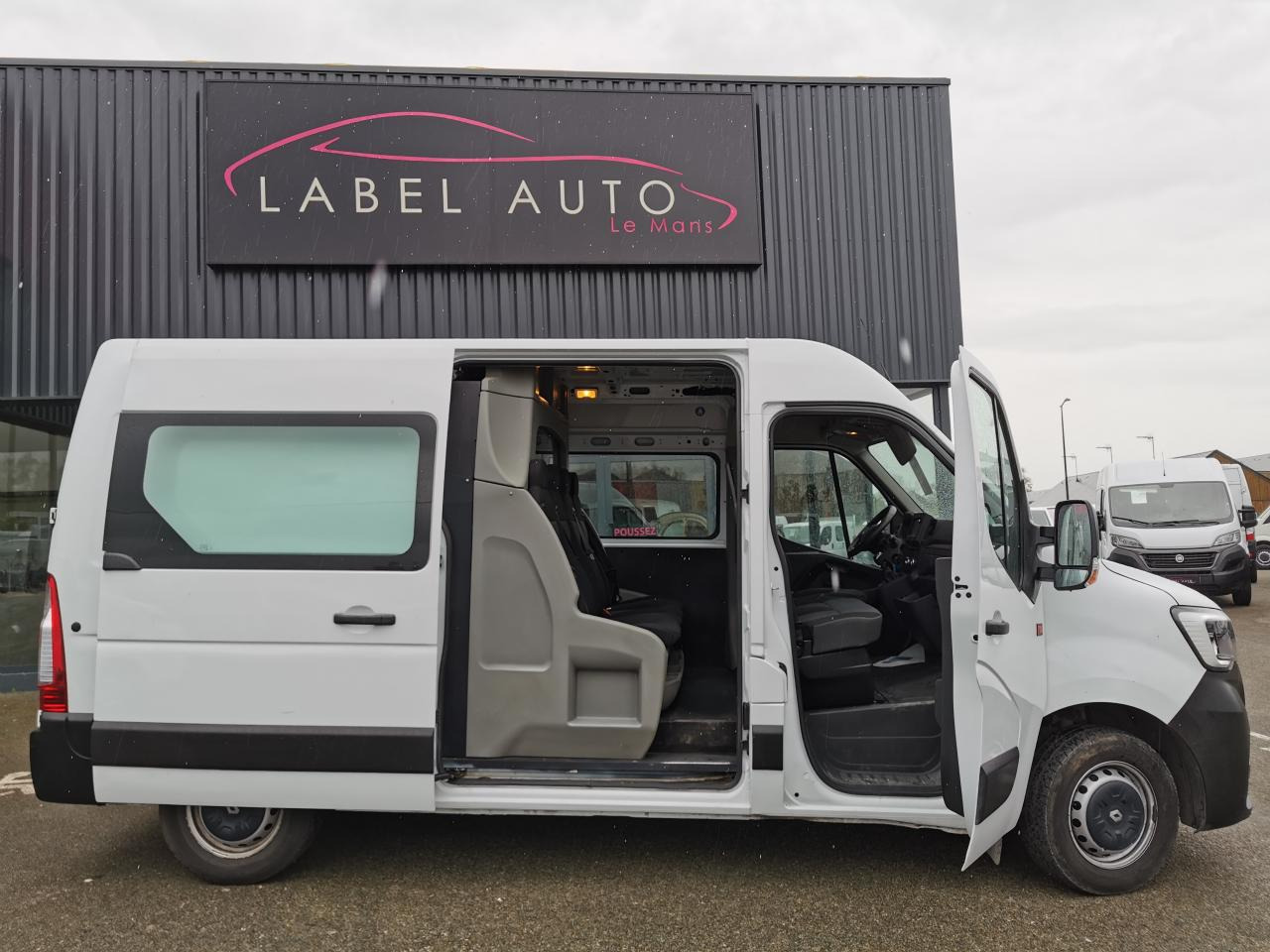 RENAULT Master Grand Confort F3500 L2H2 2.3 Blue dCi - 150 Euro 6e  III CABINE APPROFONDIE Cabine approfondi - Товарен бус: снимка 3 RENAULT Master Grand Confort F3500 L2H2 2.3 Blue dCi - 150 Euro 6e  III CABINE APPROFONDIE Cabine approfondi - Товарен бус: снимка 3