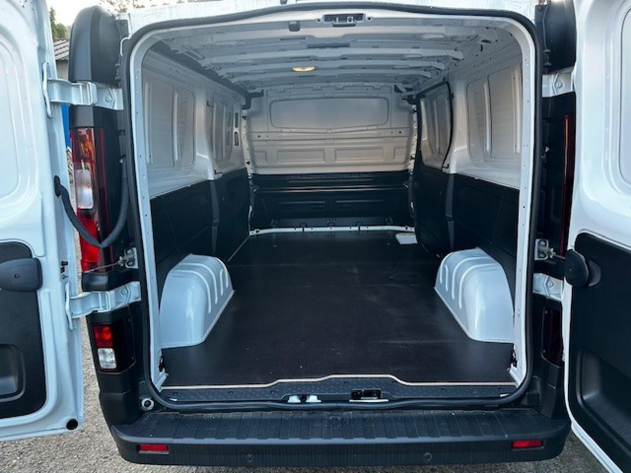 RENAULT Trafic L2H1 3000 Kg 2.0 Blue dCi - 130 2024 III FOURGON Fourgon Advance L2H1 PHASE 3 - Товарен бус: снимка 3 RENAULT Trafic L2H1 3000 Kg 2.0 Blue dCi - 130 2024 III FOURGON Fourgon Advance L2H1 PHASE 3 - Товарен бус: снимка 3