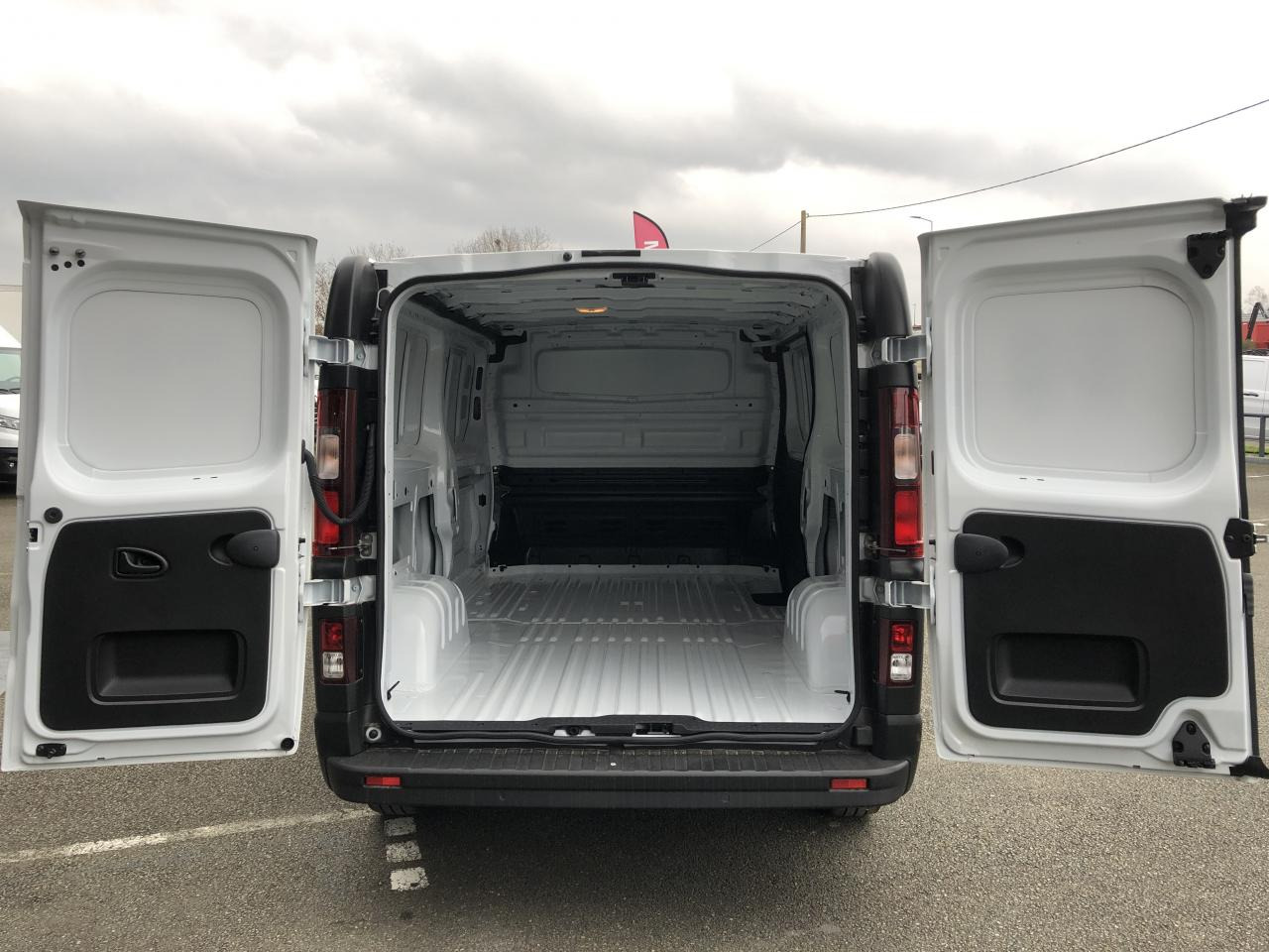 RENAULT Trafic L2H1 3000 Kg 2.0 Blue dCi 170ch ADVANCE - Товарен бус: снимка 3 RENAULT Trafic L2H1 3000 Kg 2.0 Blue dCi 170ch ADVANCE - Товарен бус: снимка 3