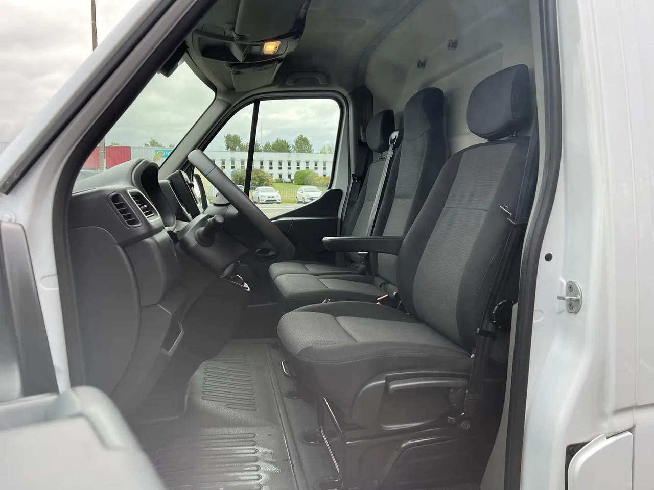 Renault Master F3300 L2H2 2.3 BLUE DCI 135CH GRAND CONFORT EURO6 - Товарен бус: снимка 5 Renault Master F3300 L2H2 2.3 BLUE DCI 135CH GRAND CONFORT EURO6 - Товарен бус: снимка 5