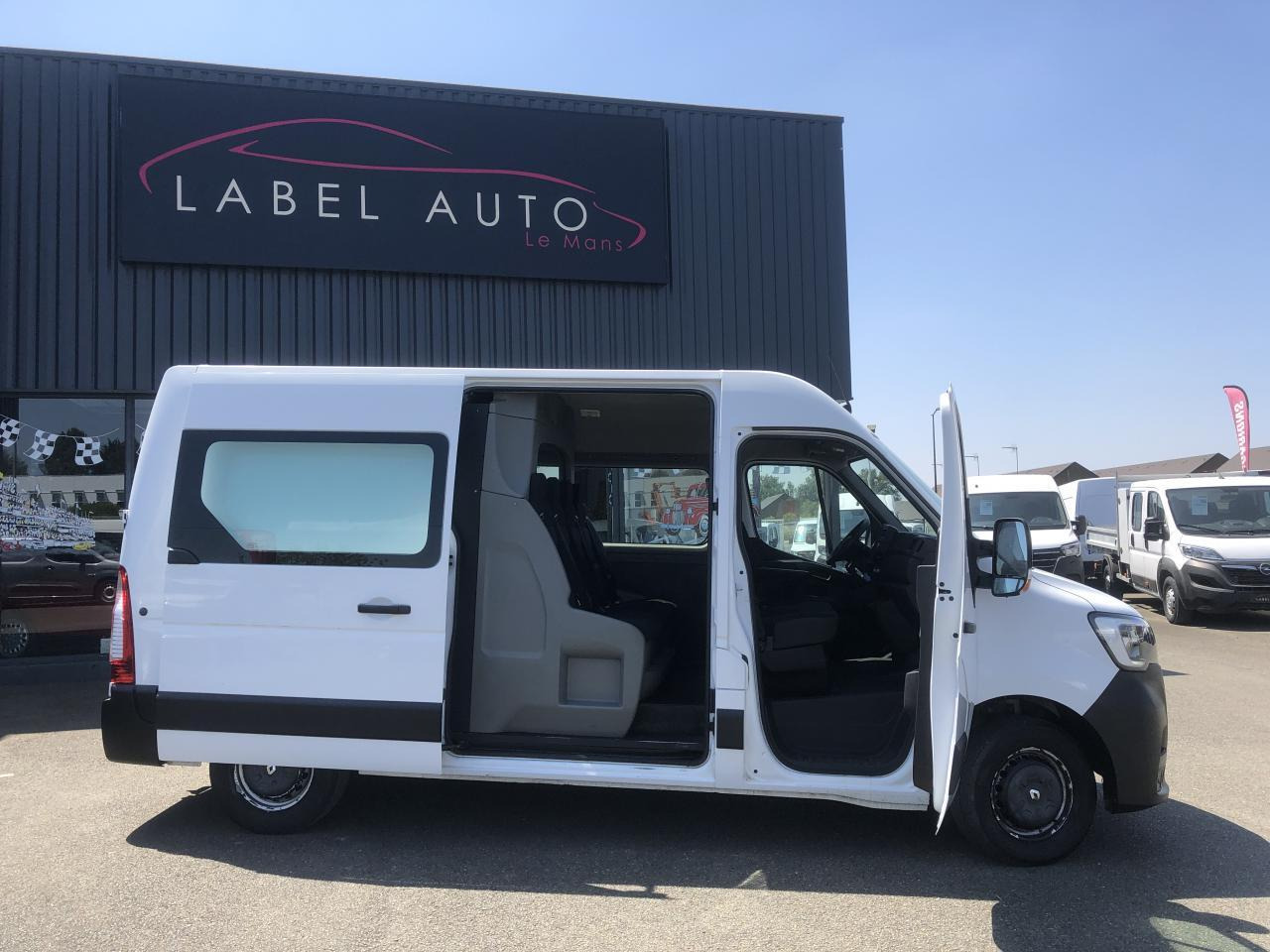 Renault Master F3300 L2H2 2.3 DCI 135CH CABINE APPROFONDIE CONFORT 7 PLACES - Бус с двойна кабина: снимка 2 Renault Master F3300 L2H2 2.3 DCI 135CH CABINE APPROFONDIE CONFORT 7 PLACES - Бус с двойна кабина: снимка 2