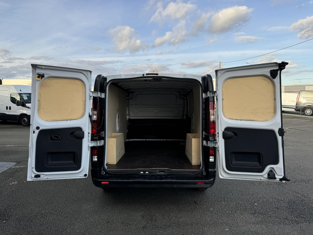 Renault Trafic L2H1 3000 Kg 2.0 Blue dCi - 130 III FOURGON Fourgon Grand Confort L2H1 PHASE 3 - Товарен бус: снимка 3 Renault Trafic L2H1 3000 Kg 2.0 Blue dCi - 130 III FOURGON Fourgon Grand Confort L2H1 PHASE 3 - Товарен бус: снимка 3