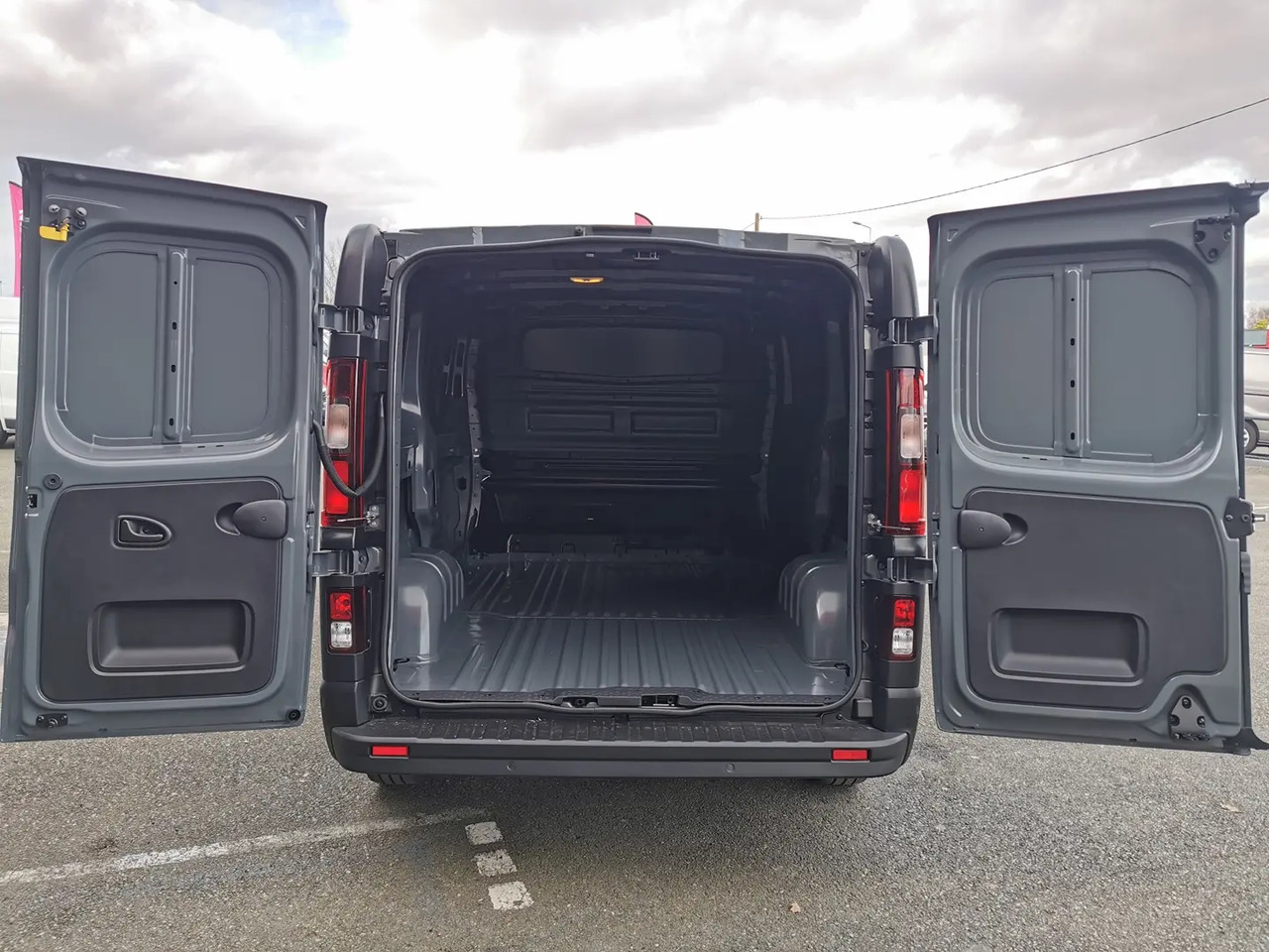 Renault Trafic L2H1 3T 2.0 BLUE DCI 170CH ADVANCE - Товарен бус: снимка 3 Renault Trafic L2H1 3T 2.0 BLUE DCI 170CH ADVANCE - Товарен бус: снимка 3