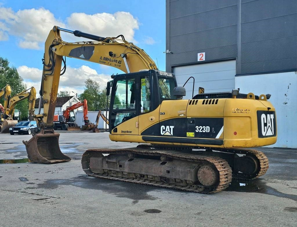 CAT 323 D L - Верижен багер: снимка 3 CAT 323 D L - Верижен багер: снимка 3