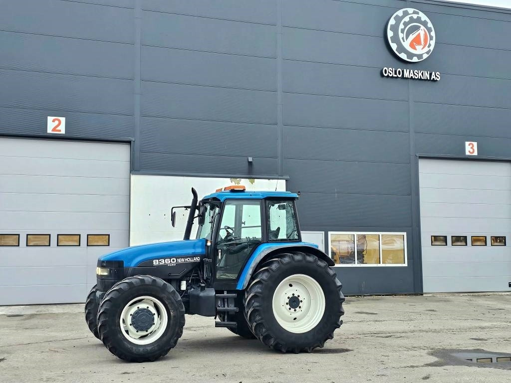 New Holland 8360 DT - Трактор: снимка 2 New Holland 8360 DT - Трактор: снимка 2