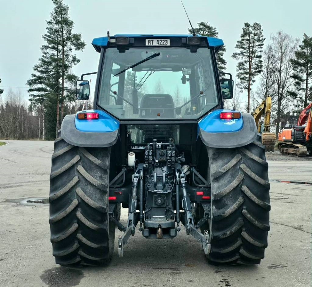New Holland 8360 DT - Трактор: снимка 5 New Holland 8360 DT - Трактор: снимка 5