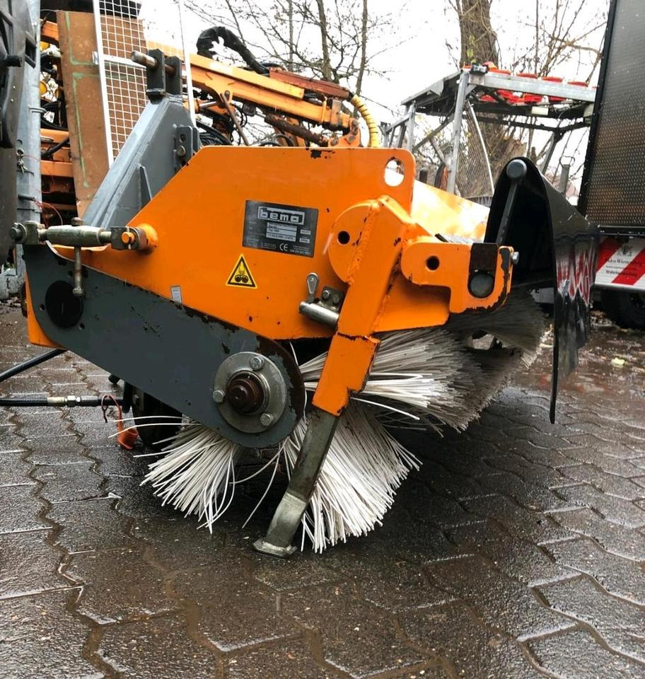Bemo Dual 520 Typ 1550 Kehrmaschine Kehrbesen für Kleintraktor Iseki Kubota Fendt - Четка: снимка 5 Bemo Dual 520 Typ 1550 Kehrmaschine Kehrbesen für Kleintraktor Iseki Kubota Fendt - Четка: снимка 5