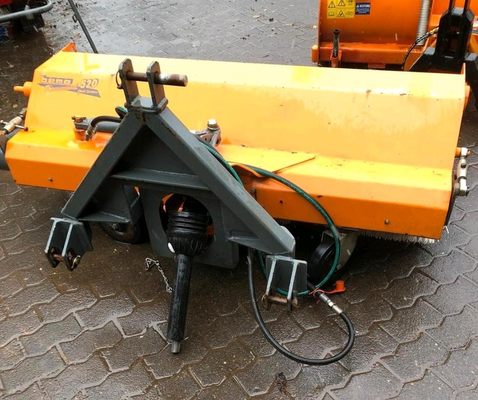 Bemo Dual 520 Typ 1550 Kehrmaschine Kehrbesen für Kleintraktor Iseki Kubota Fendt - Четка: снимка 4 Bemo Dual 520 Typ 1550 Kehrmaschine Kehrbesen für Kleintraktor Iseki Kubota Fendt - Четка: снимка 4
