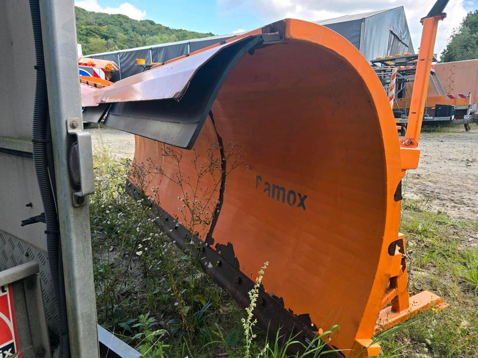 Гребло за сняг Bucher Schneepflug Ramox 300 NGR Schneeschieber Schneeschild Winterdienst Räumschild passend für Unimog 405/10 405/12 UGE UGN U300 U 300 400 500: снимка 6