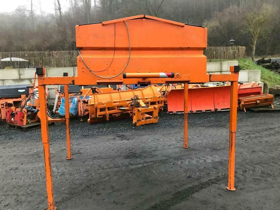 Gmeiner Salzstreuer 2m3 für Unimog 400 300 500 427 fendt xylon - Машина за разпръскване на сол/ Пясък: снимка 4 Gmeiner Salzstreuer 2m3 für Unimog 400 300 500 427 fendt xylon - Машина за разпръскване на сол/ Пясък: снимка 4