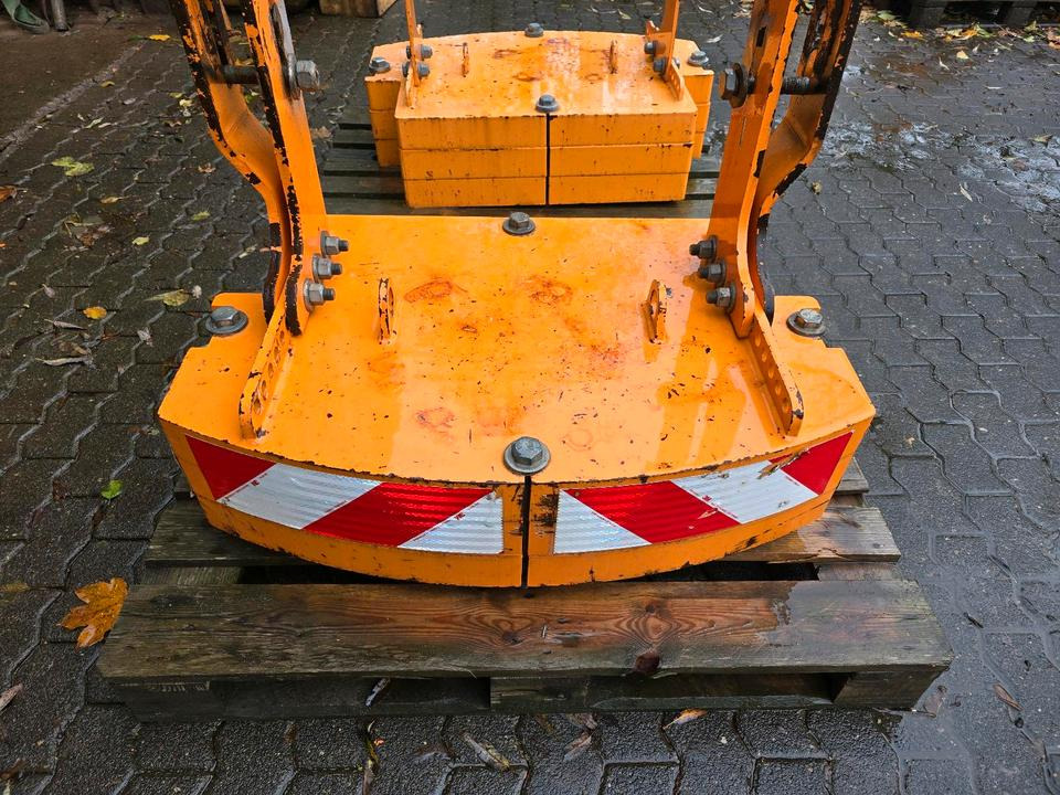 Heckgewicht Unimog 405 U400 U 300 500 400 318 423 427 429 430 530 527 535 Kontergewicht Mulag Mähausleger Böschungsmulcher Dücker - Противовес: снимка 2 Heckgewicht Unimog 405 U400 U 300 500 400 318 423 427 429 430 530 527 535 Kontergewicht Mulag Mähausleger Böschungsmulcher Dücker - Противовес: снимка 2