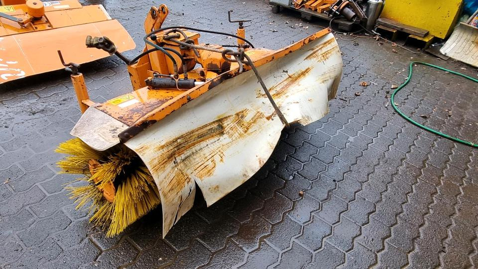 Kehrmaschine für Iseki Kleintraktor Traktor Kehrbesen Kubota Multicar Tremo - Четка: снимка 3 Kehrmaschine für Iseki Kleintraktor Traktor Kehrbesen Kubota Multicar Tremo - Четка: снимка 3