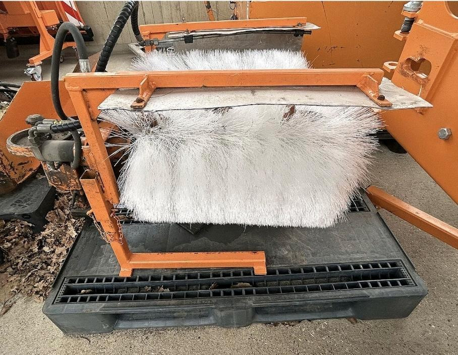 Leitpfostenwaschgerät Fiedler FLW 500 für Mähausleger Böschungsmäher Böschungsmulcher FfM 400 500 600 Leitpfostenwaschmaschine - Четка: снимка 5 Leitpfostenwaschgerät Fiedler FLW 500 für Mähausleger Böschungsmäher Böschungsmulcher FfM 400 500 600 Leitpfostenwaschmaschine - Четка: снимка 5