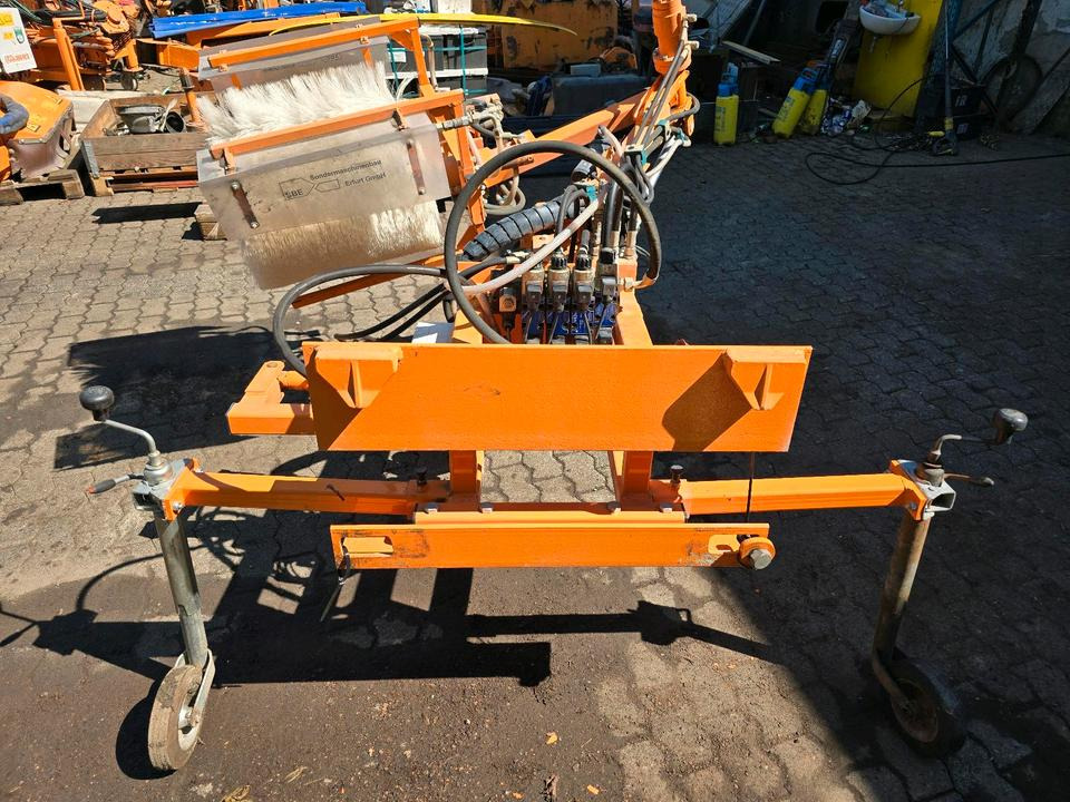 Leitpfostenwaschgerät WV 3-L für Unimog 405/10 405/12 U300 u400 300 500 318 218 423 430 530 Schmidt - Четка: снимка 2 Leitpfostenwaschgerät WV 3-L für Unimog 405/10 405/12 U300 u400 300 500 318 218 423 430 530 Schmidt - Четка: снимка 2