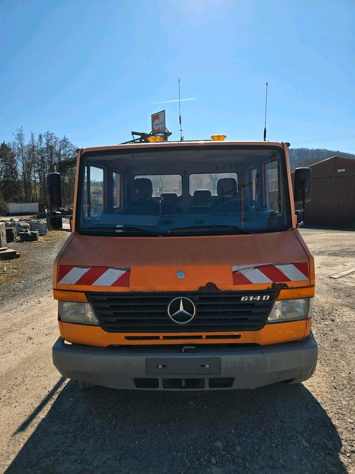 Mercedes-Benz Vario 614D Pritsche Doka 2002 Nissen VLT Verkehrsleittafel Absperrtafel LKW Vorwarntafel - Бордови камион: снимка 5 Mercedes-Benz Vario 614D Pritsche Doka 2002 Nissen VLT Verkehrsleittafel Absperrtafel LKW Vorwarntafel - Бордови камион: снимка 5