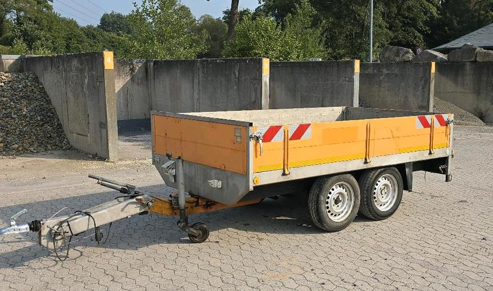 Mersch Hochlader Tieflader mit Auffahrrampen Anhänger PKW Tandemanhänger Wechselzugöse Höhenverstellbare Zugdeichsel - Бордово ремарке/ Платформа: снимка 1 Mersch Hochlader Tieflader mit Auffahrrampen Anhänger PKW Tandemanhänger Wechselzugöse Höhenverstellbare Zugdeichsel - Бордово ремарке/ Платформа: снимка 1
