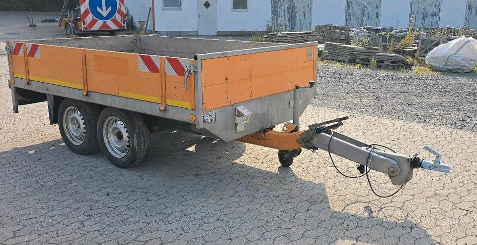 Mersch Hochlader Tieflader mit Auffahrrampen Anhänger PKW Tandemanhänger Wechselzugöse Höhenverstellbare Zugdeichsel - Бордово ремарке/ Платформа: снимка 2 Mersch Hochlader Tieflader mit Auffahrrampen Anhänger PKW Tandemanhänger Wechselzugöse Höhenverstellbare Zugdeichsel - Бордово ремарке/ Платформа: снимка 2